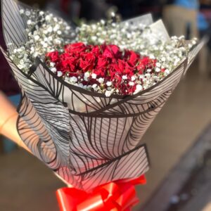 Valentine red soses flower bouquet